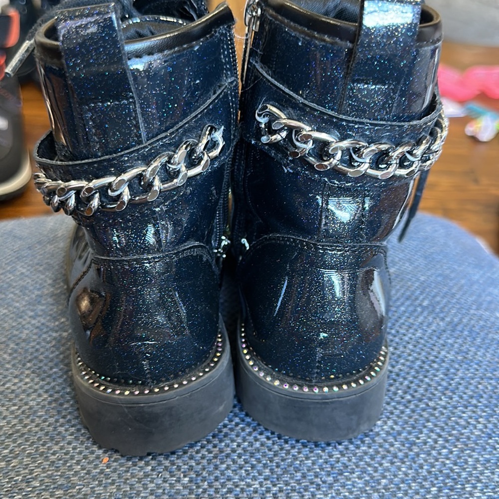 Gently worn - Picture 2 of 4